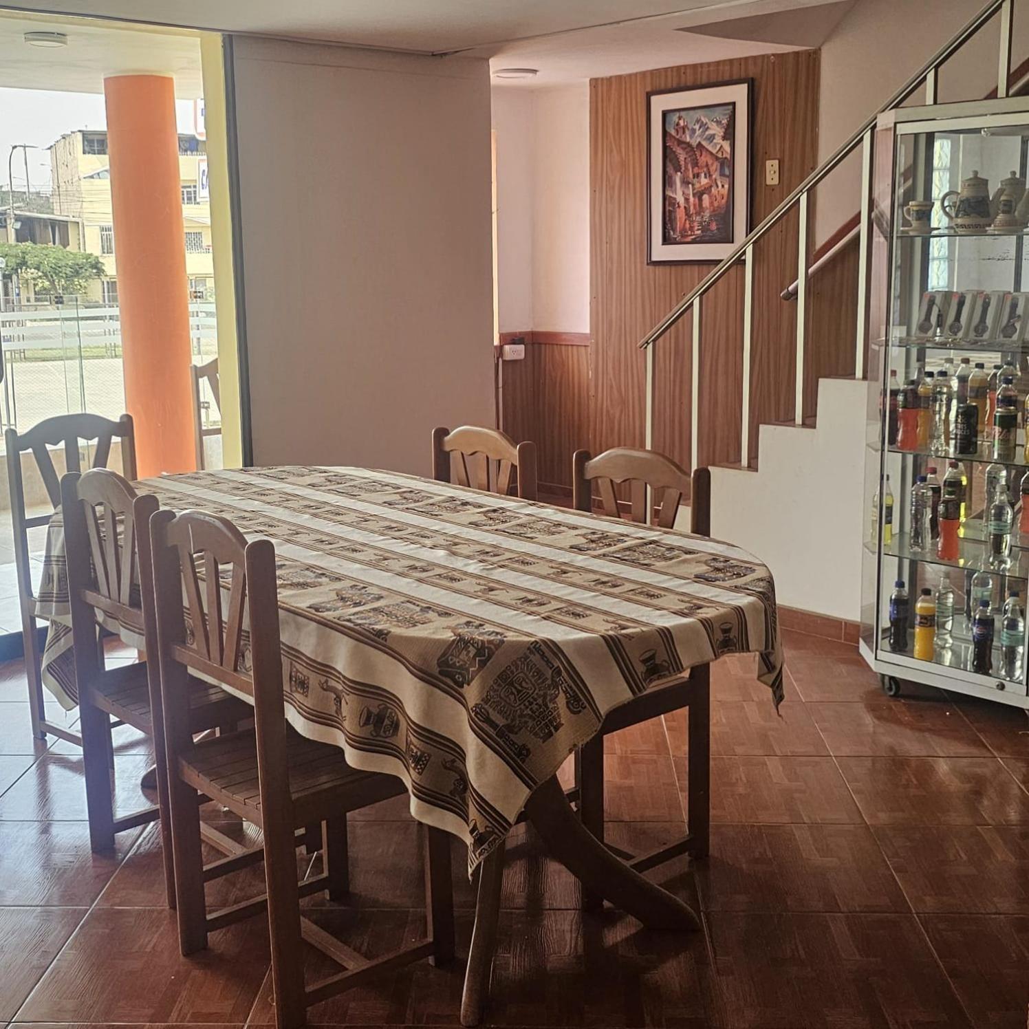 Hostal Turistico El Cajamarquez Lima Bagian luar foto